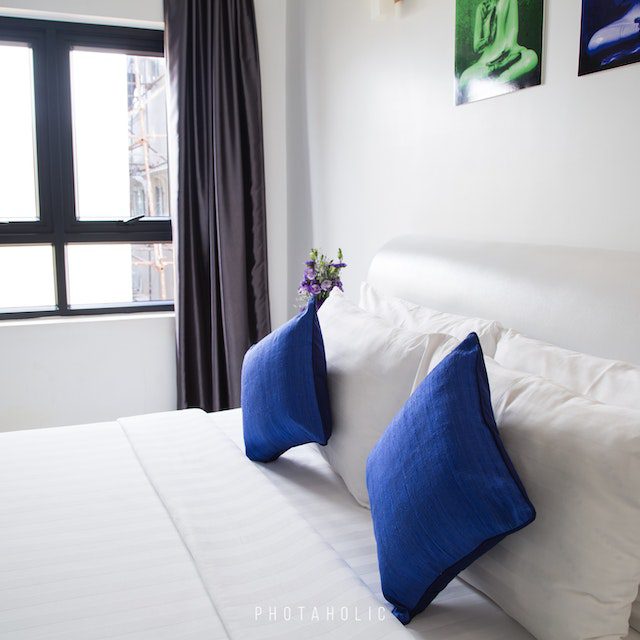 Modern Bed Inside Bedroom<br />
